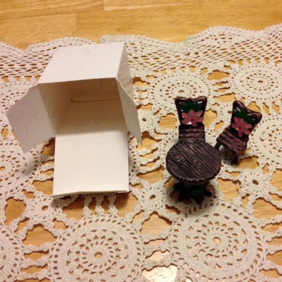 Miniature furniture for dollhouse or crafts projects - Picture 1 of 6